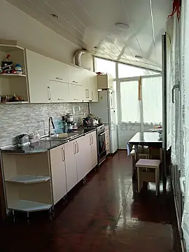 Satılır 8 otaqlı həyət evi 200 m²