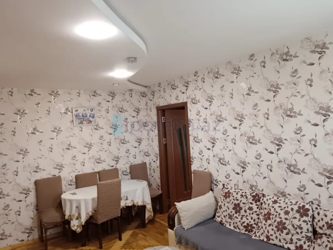 Satılır 8 otaqlı həyət evi 200 m²