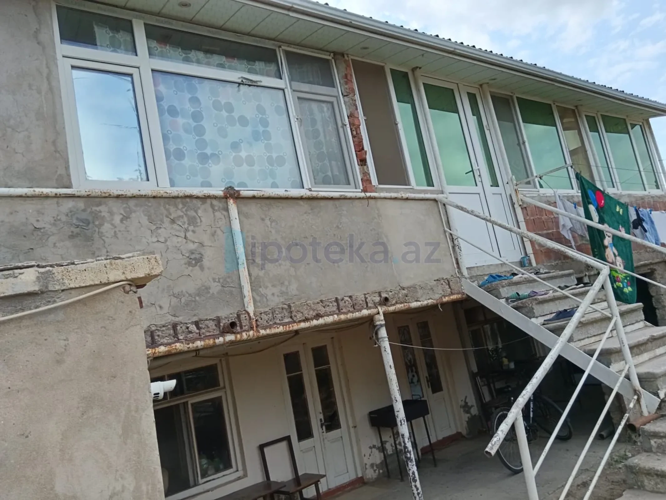 Satılır 8 otaqlı həyət evi 200 m²