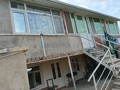 Satılır 8 otaqlı həyət evi 200 m²