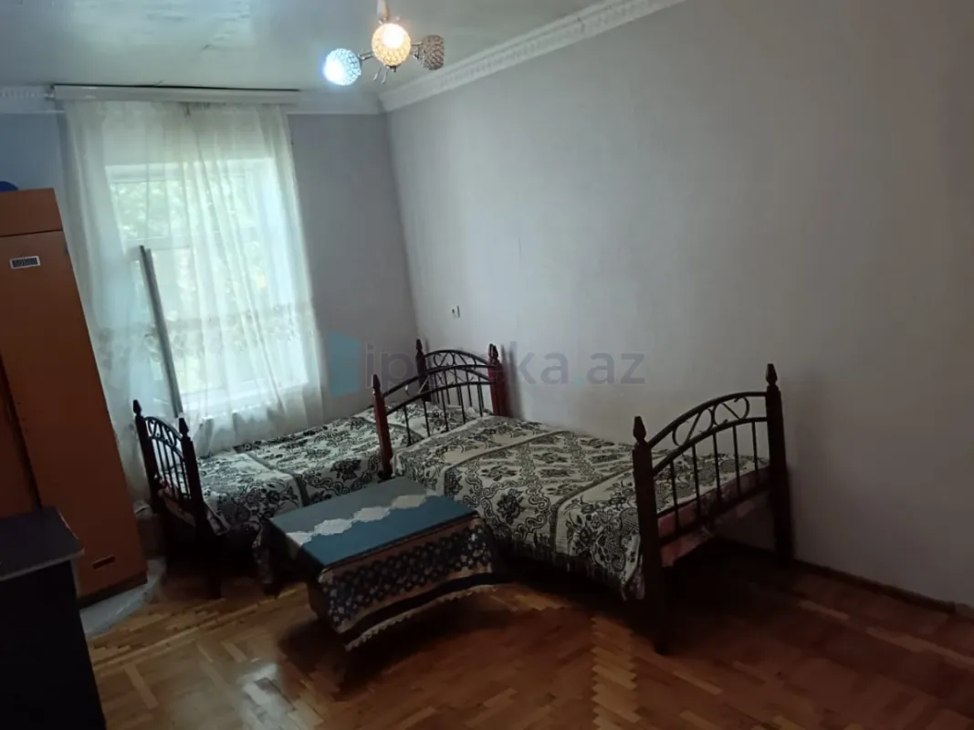 Satılır 8 otaqlı həyət evi 200 m²