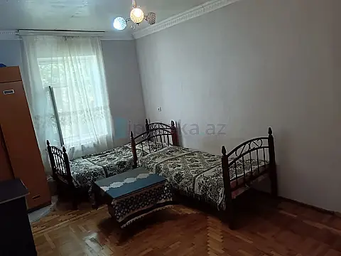 Satılır 8 otaqlı həyət evi 200 m²