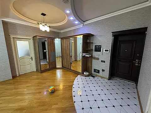Satılır 3 otaqlı yeni tikili 150 m²