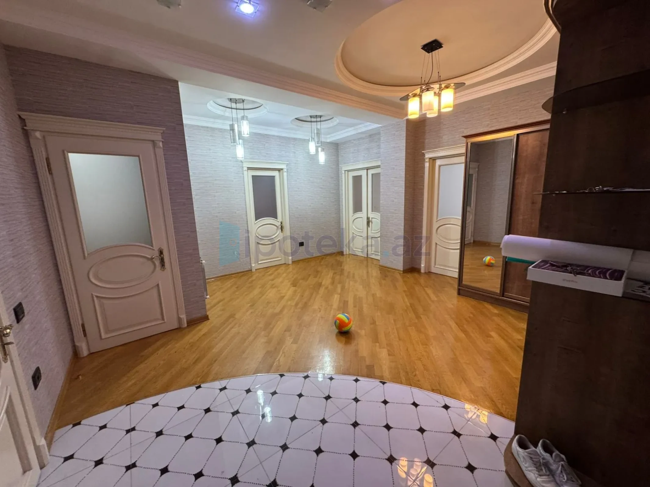 Satılır 3 otaqlı yeni tikili 150 m²