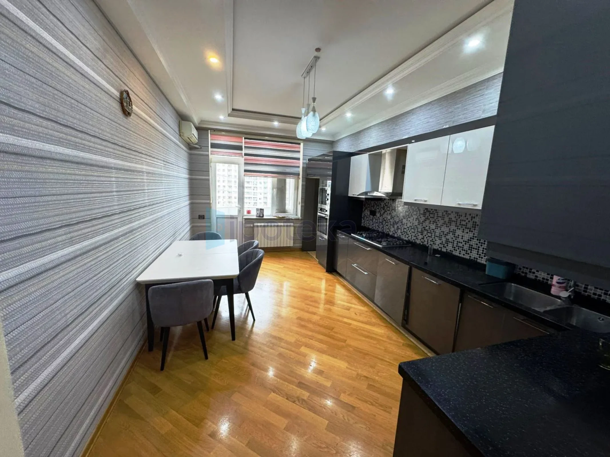 Satılır 3 otaqlı yeni tikili 150 m²