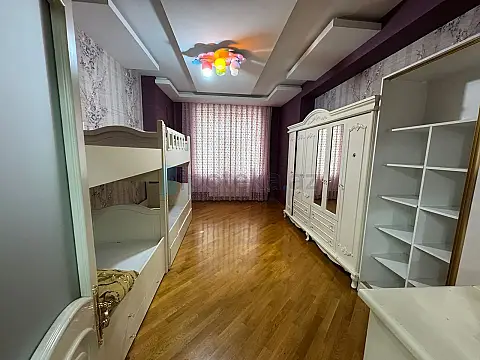 Satılır 3 otaqlı yeni tikili 150 m²