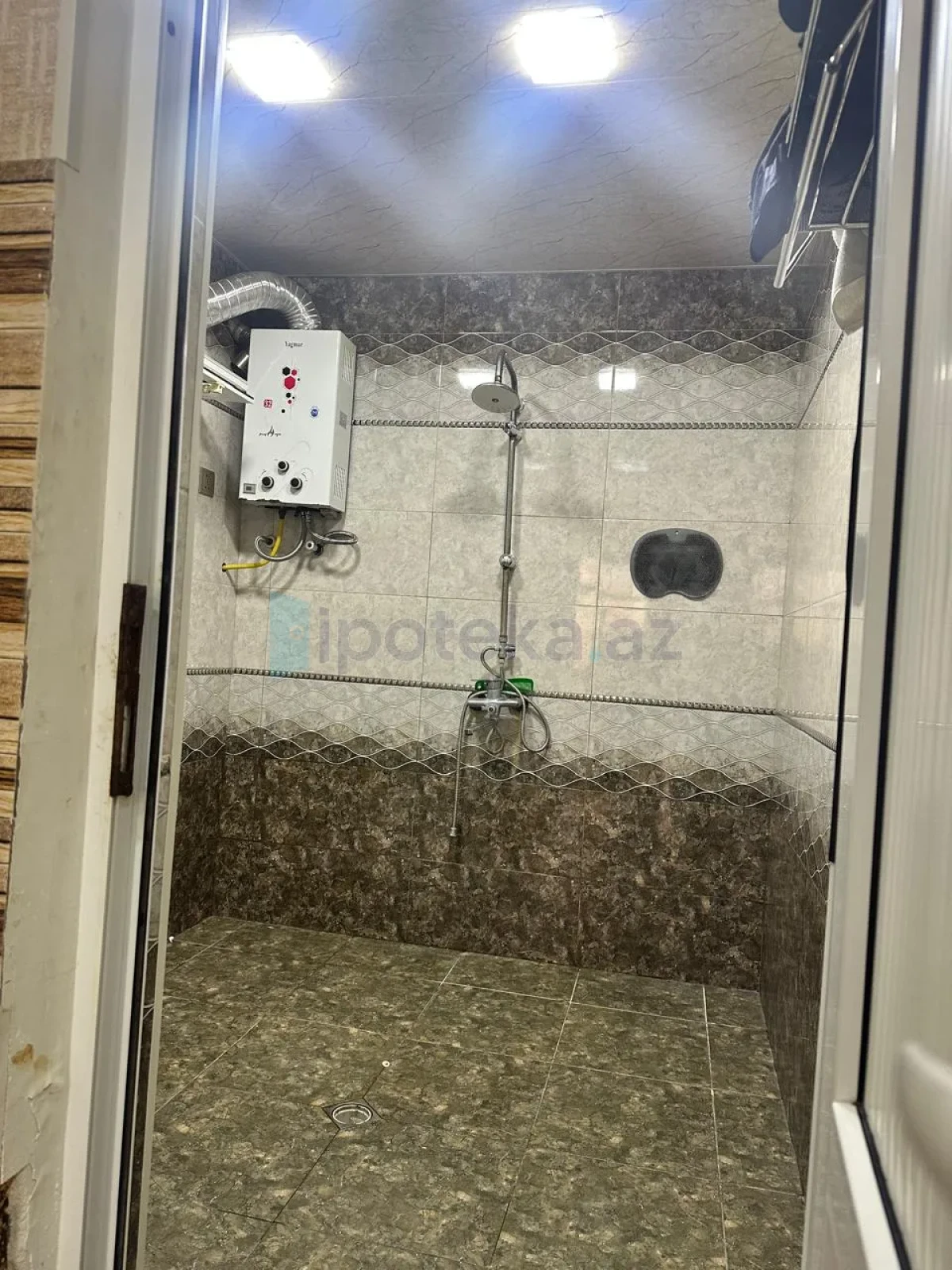 Satılır 5 otaqlı həyət evi 230 m²