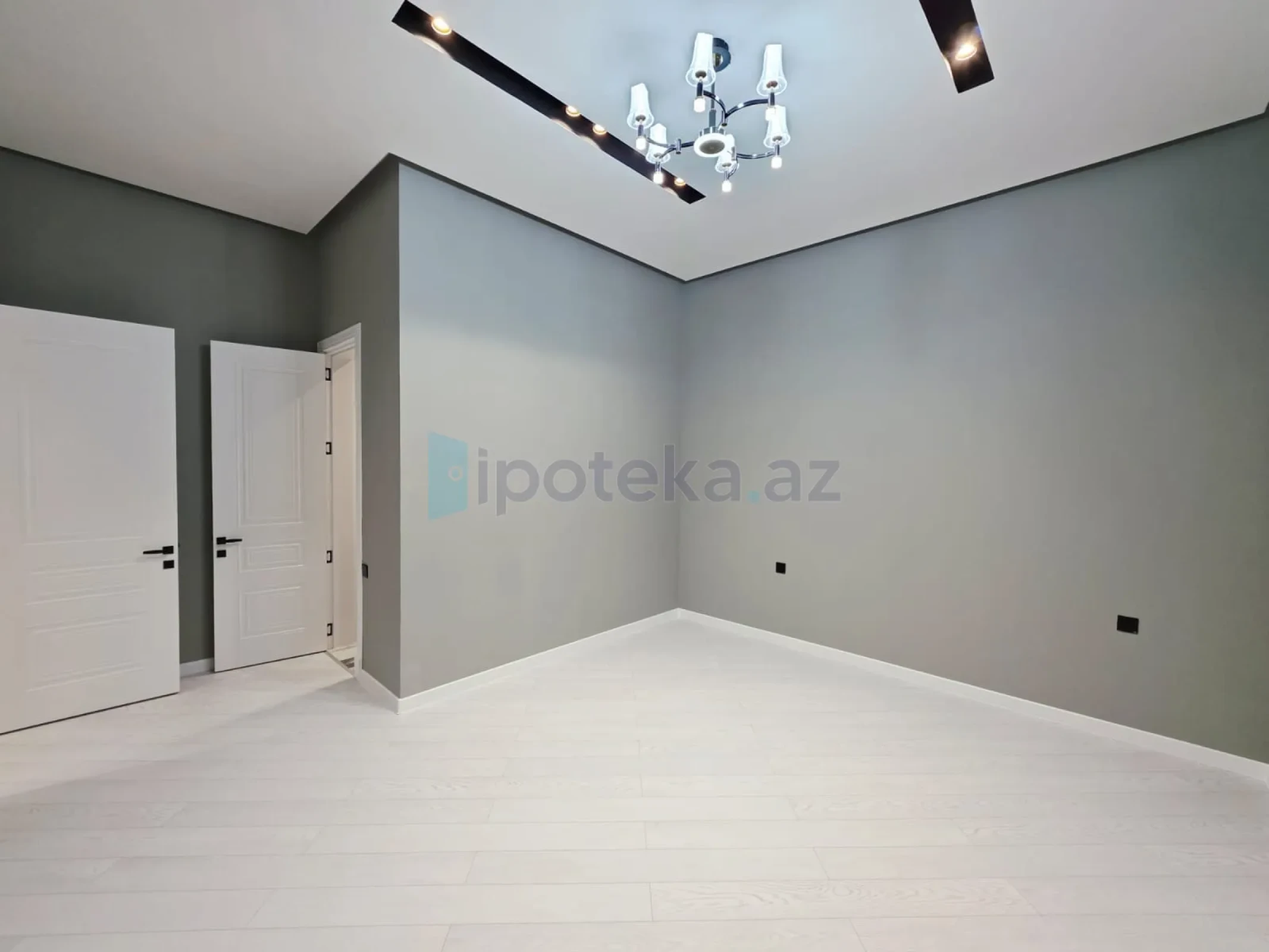 Satılır 4 otaqlı mənzil 160 m²