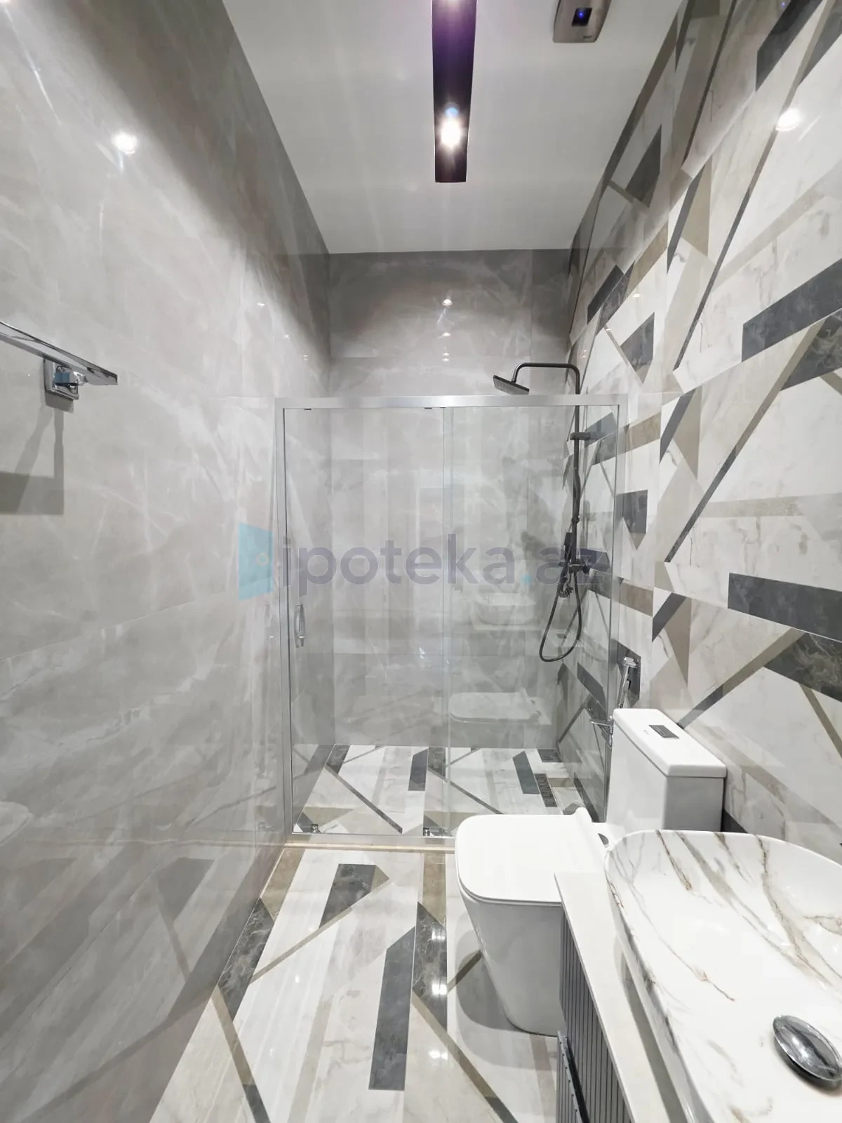 Satılır 4 otaqlı mənzil 160 m²