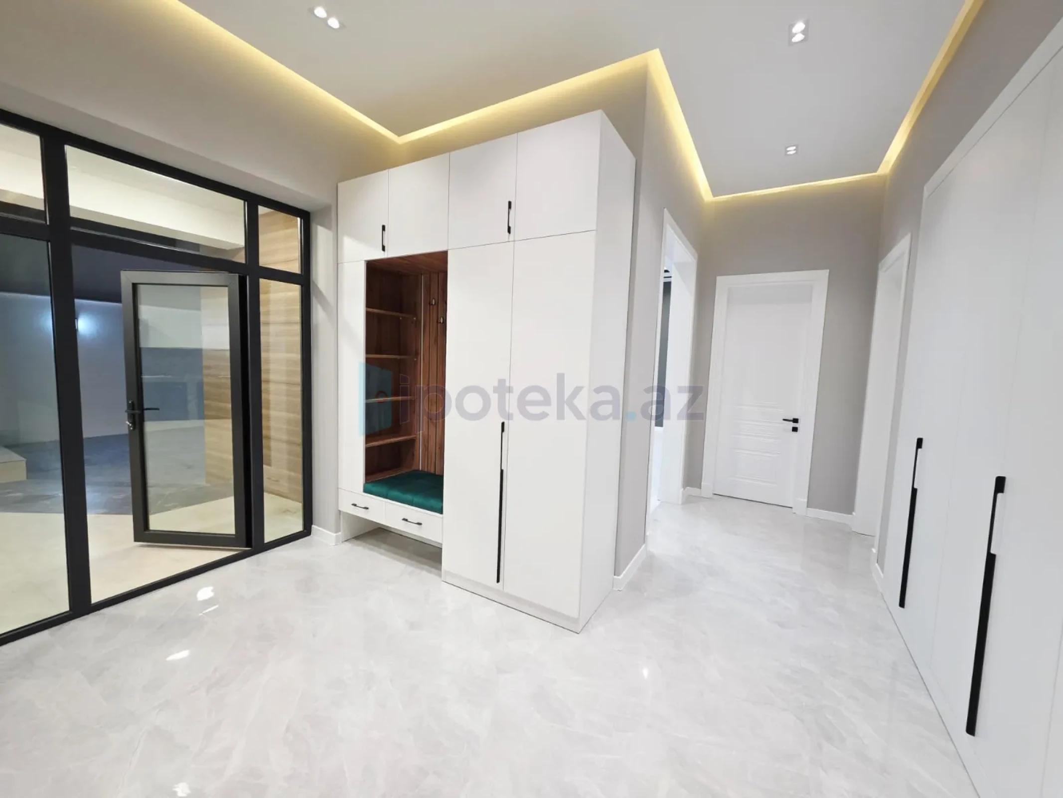 Satılır 4 otaqlı mənzil 160 m²