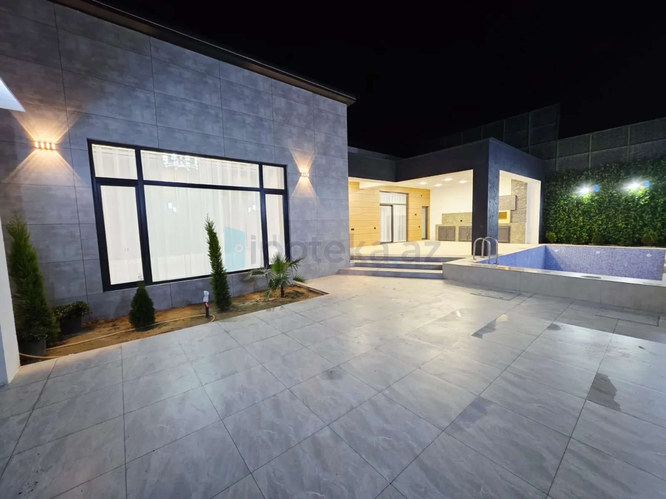 Satılır 4 otaqlı mənzil 160 m²