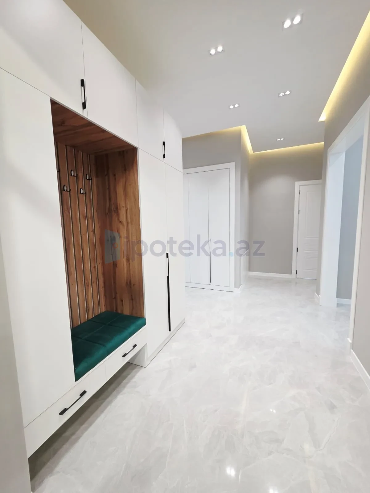 Satılır 4 otaqlı mənzil 160 m²