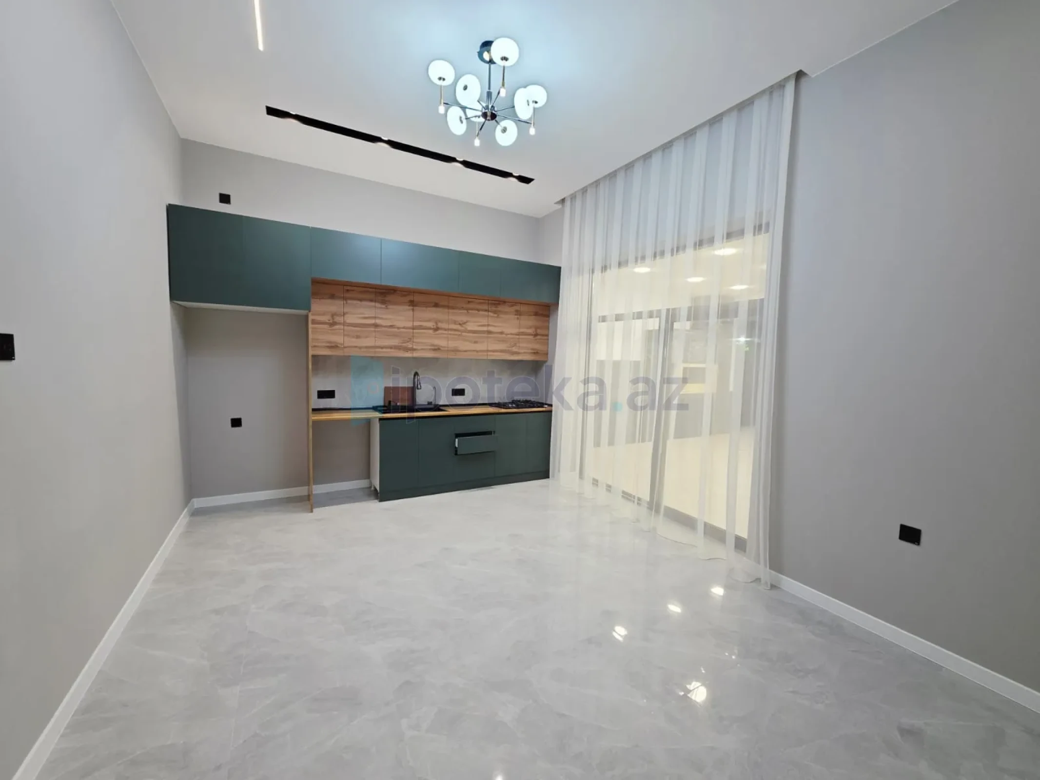 Satılır 4 otaqlı mənzil 160 m²