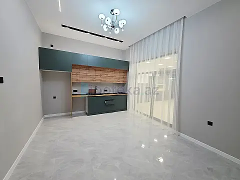 Satılır 4 otaqlı mənzil 160 m²