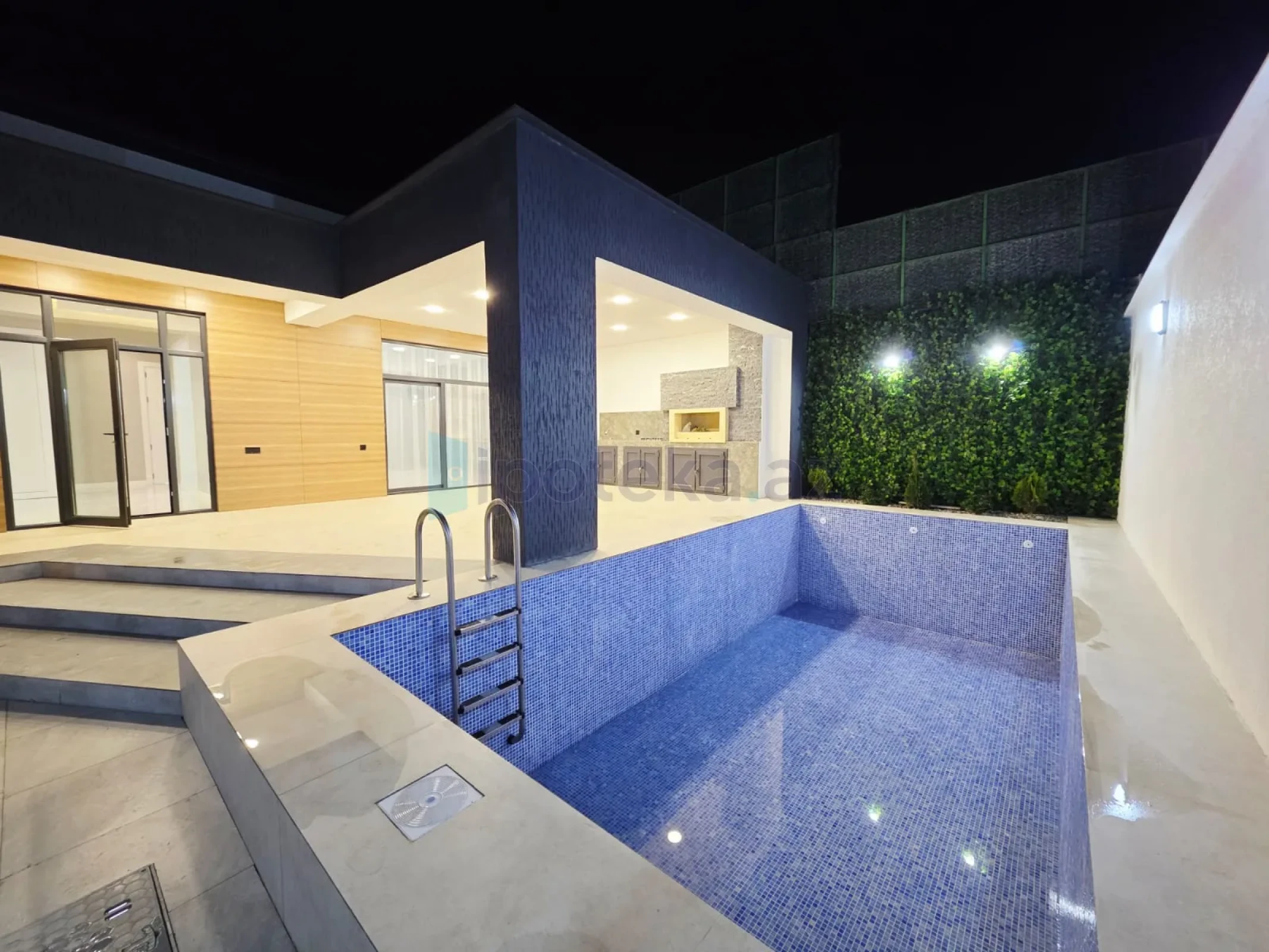 Satılır 4 otaqlı mənzil 160 m²