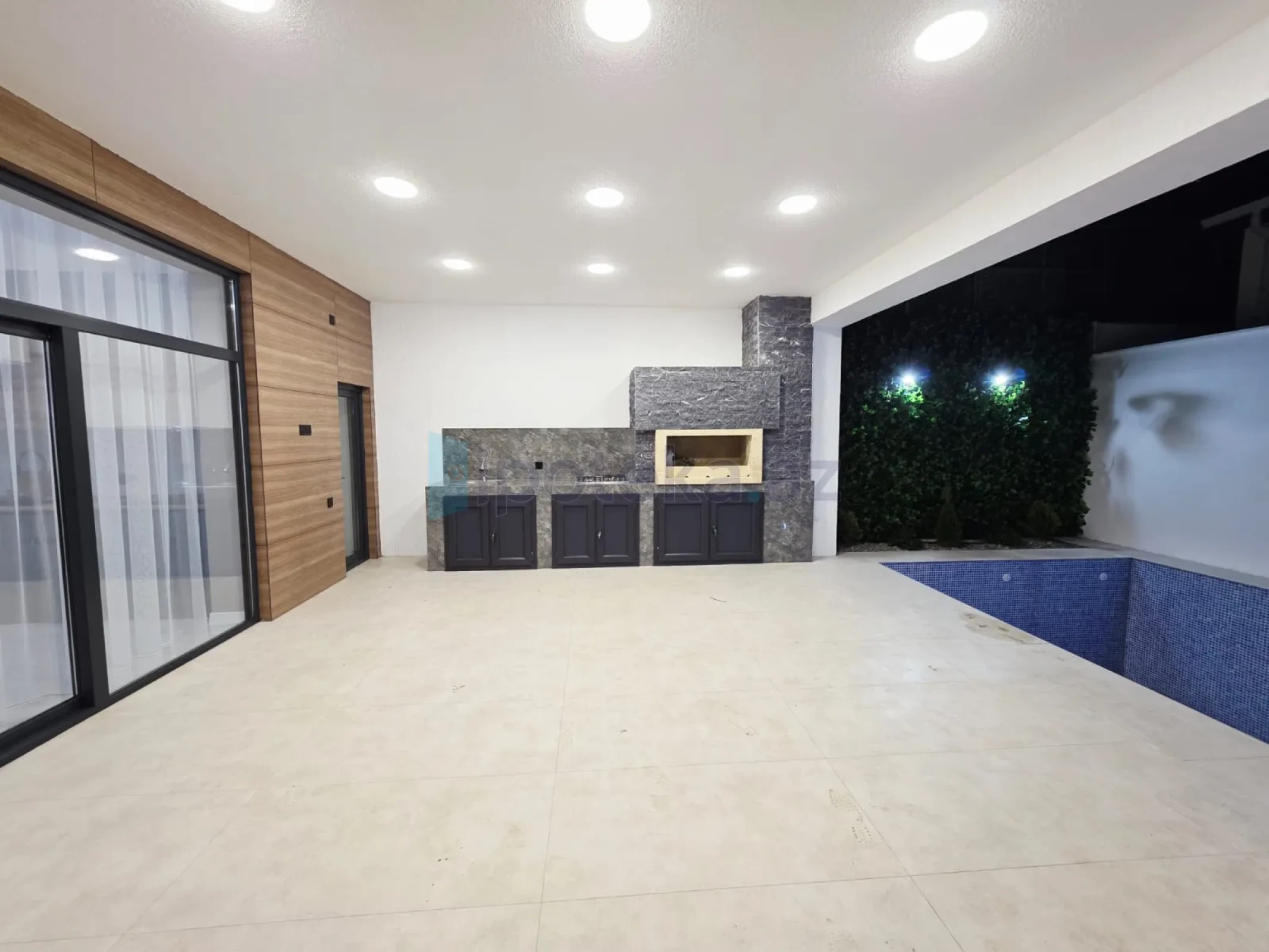 Satılır 4 otaqlı mənzil 160 m²