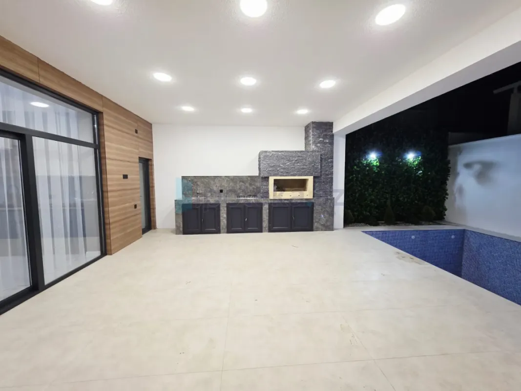 Satılır 4 otaqlı mənzil 160 m²
