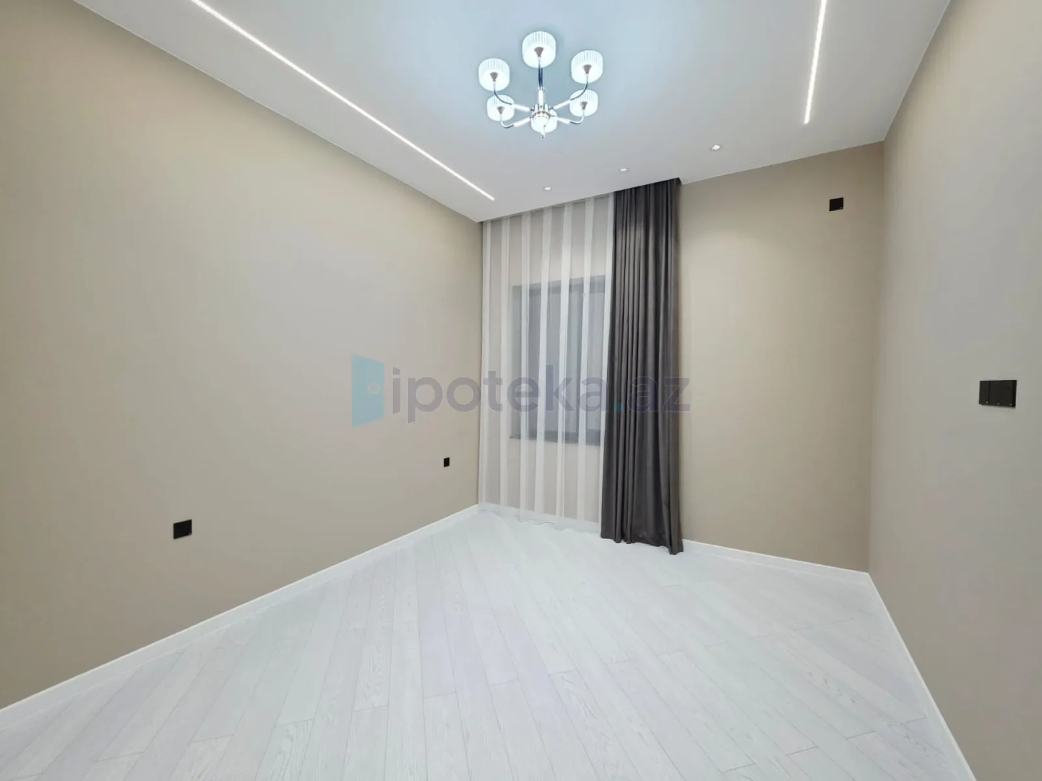 Satılır 4 otaqlı mənzil 160 m²