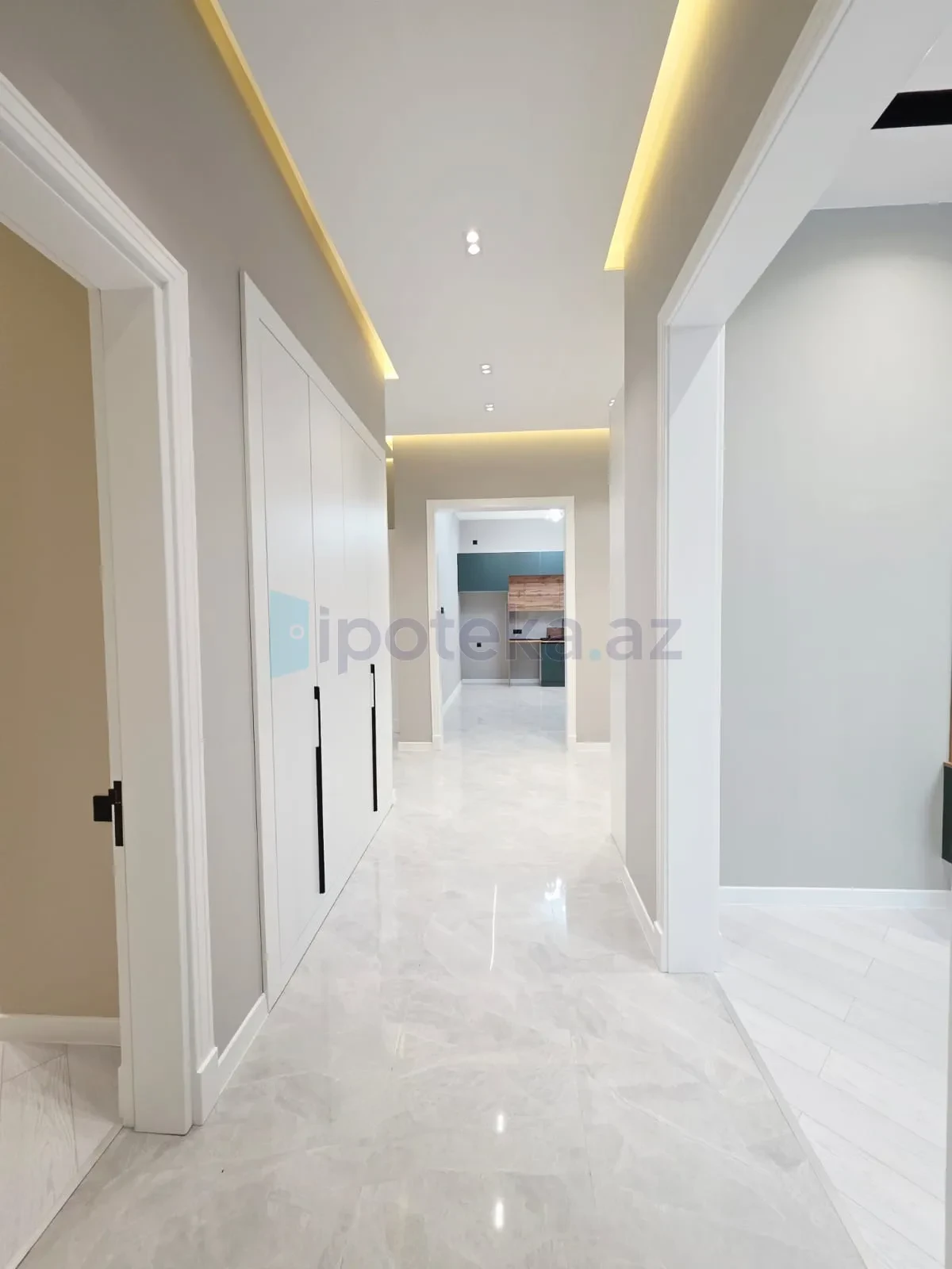Satılır 4 otaqlı mənzil 160 m²