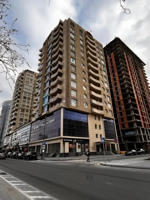 Satılır 3 otaqlı yeni tikili 136 m²