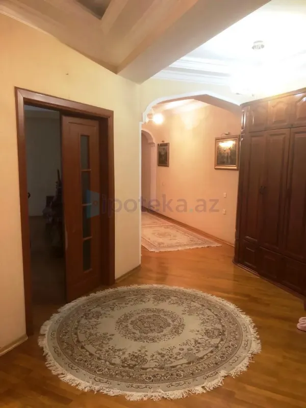 Satılır 4 otaqlı yeni tikili 200 m²