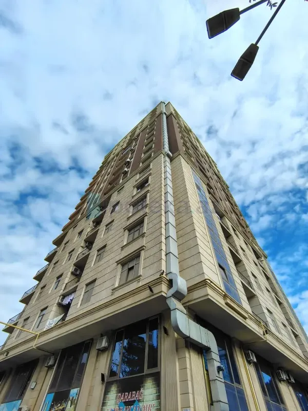 Satılır 4 otaqlı yeni tikili 185 m²