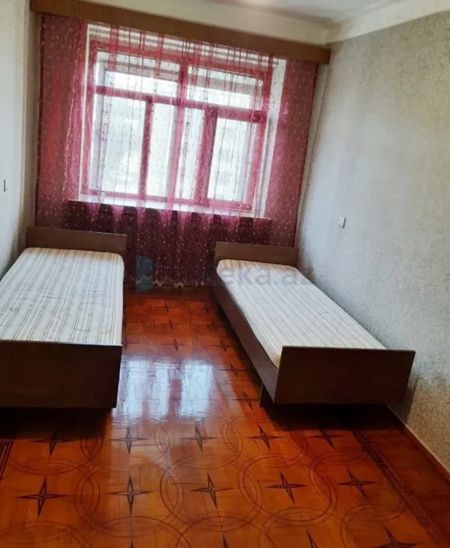 Satılır 3 otaqlı köhnə tikili 85 m²