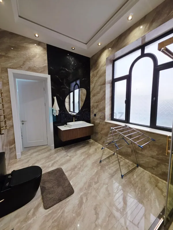 Satılır 10 otaqlı mənzil 470 m²