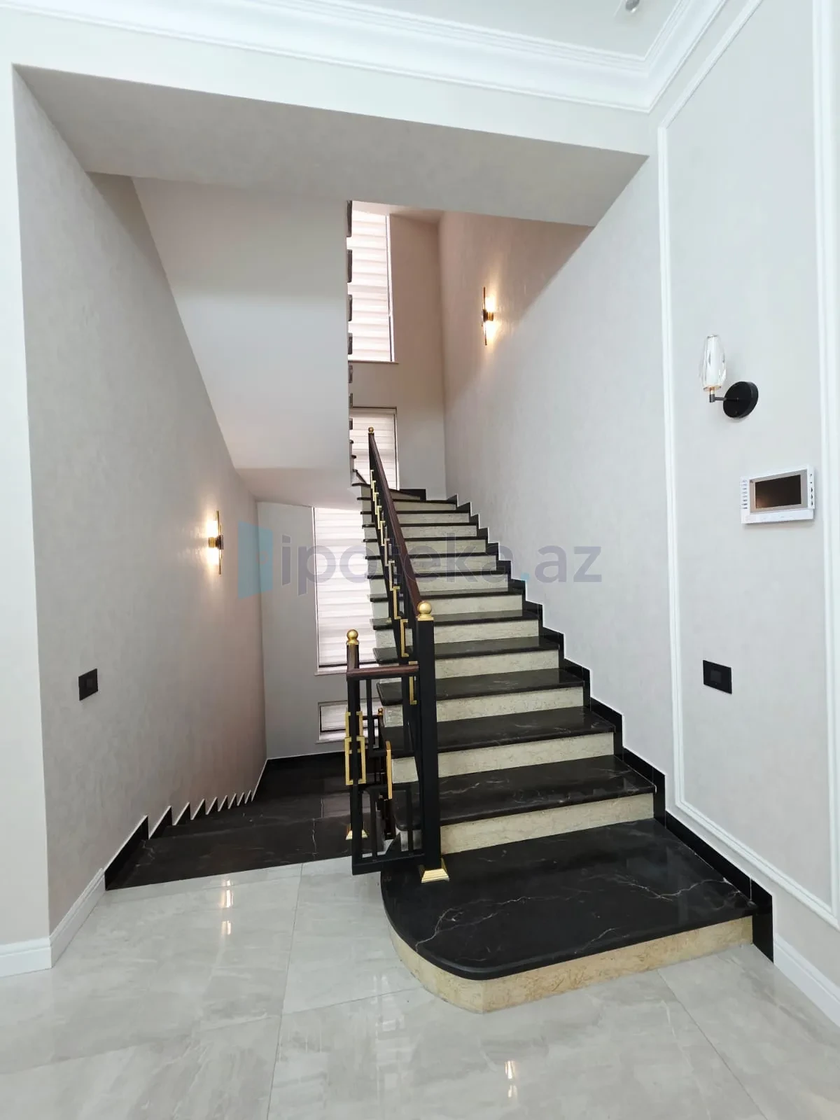 Satılır 10 otaqlı mənzil 470 m²