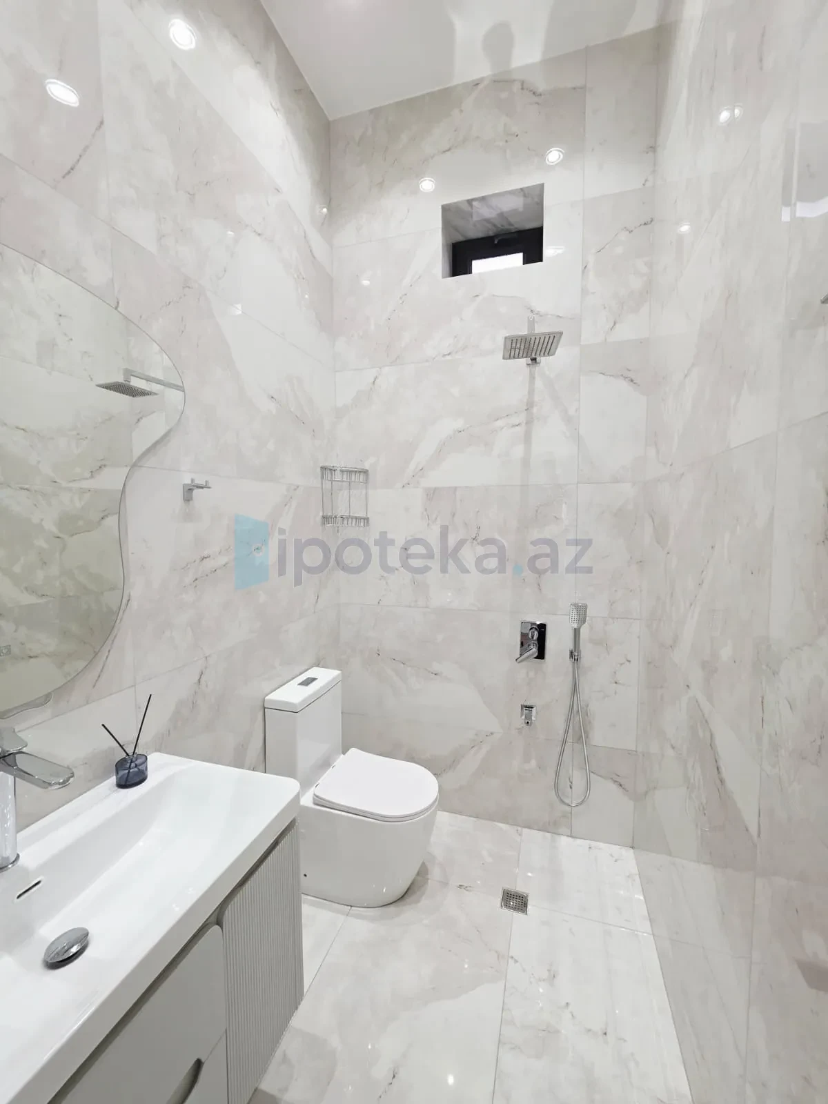 Satılır 10 otaqlı mənzil 470 m²