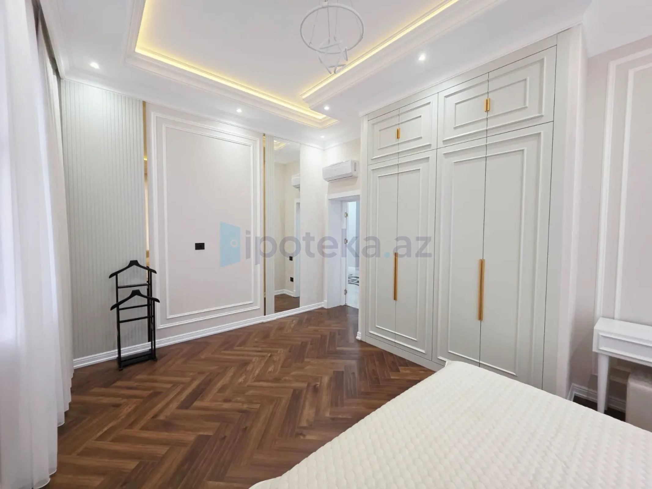 Satılır 10 otaqlı mənzil 470 m²