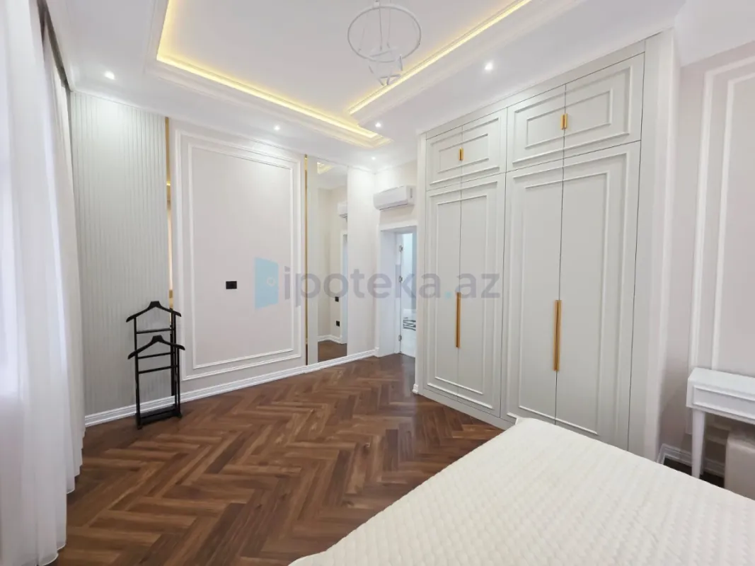 Satılır 10 otaqlı mənzil 470 m²