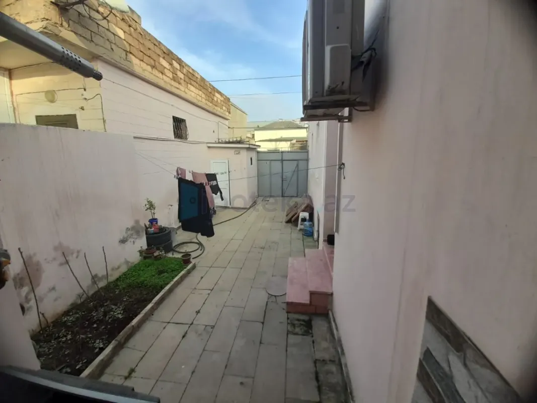 Satılır 4 otaqlı həyət evi 140 m²