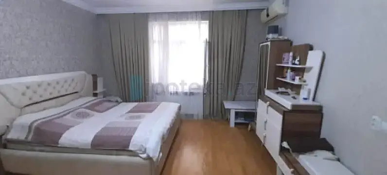 Satılır 6 otaqlı həyət evi 240 m²