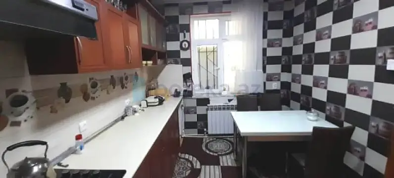 Satılır 6 otaqlı həyət evi 240 m²