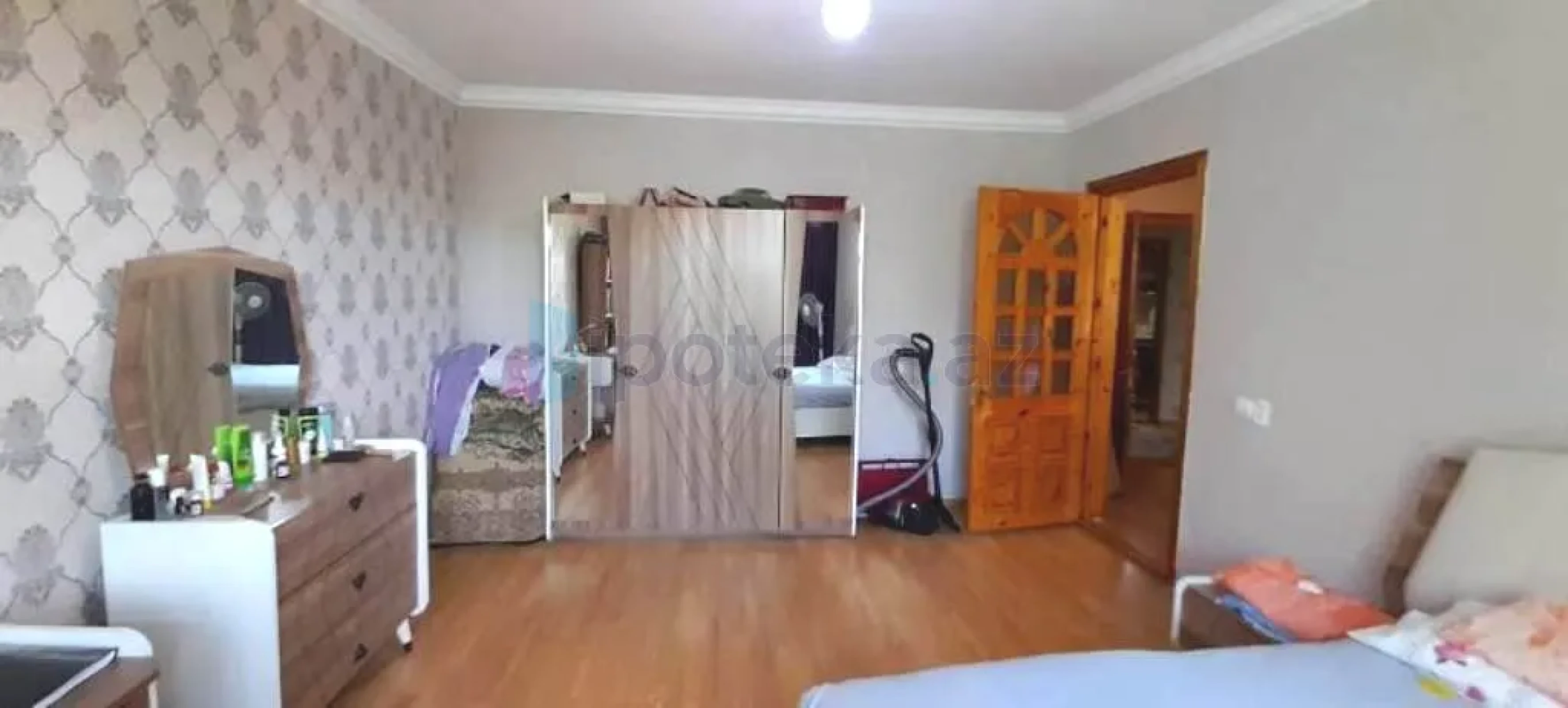Satılır 6 otaqlı həyət evi 240 m²