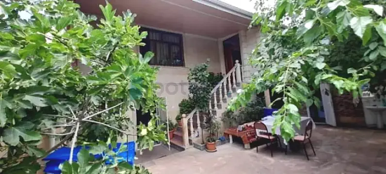 Satılır 6 otaqlı həyət evi 240 m²
