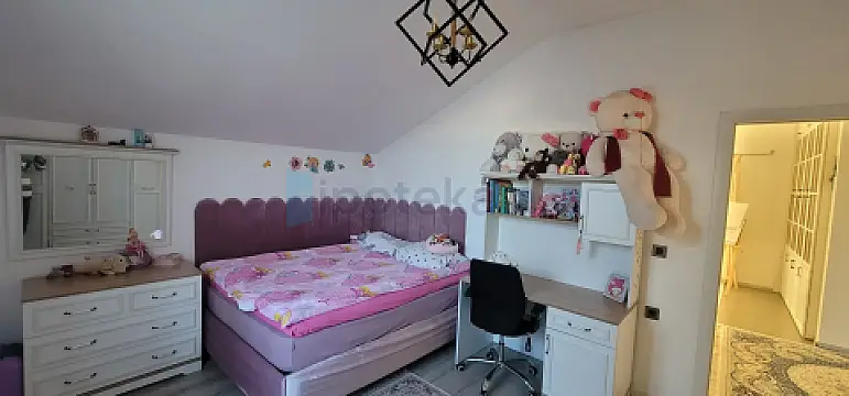 Satılır 6 otaqlı həyət evi 200 m²