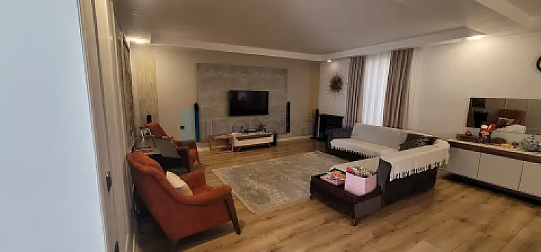 Satılır 6 otaqlı həyət evi 200 m²