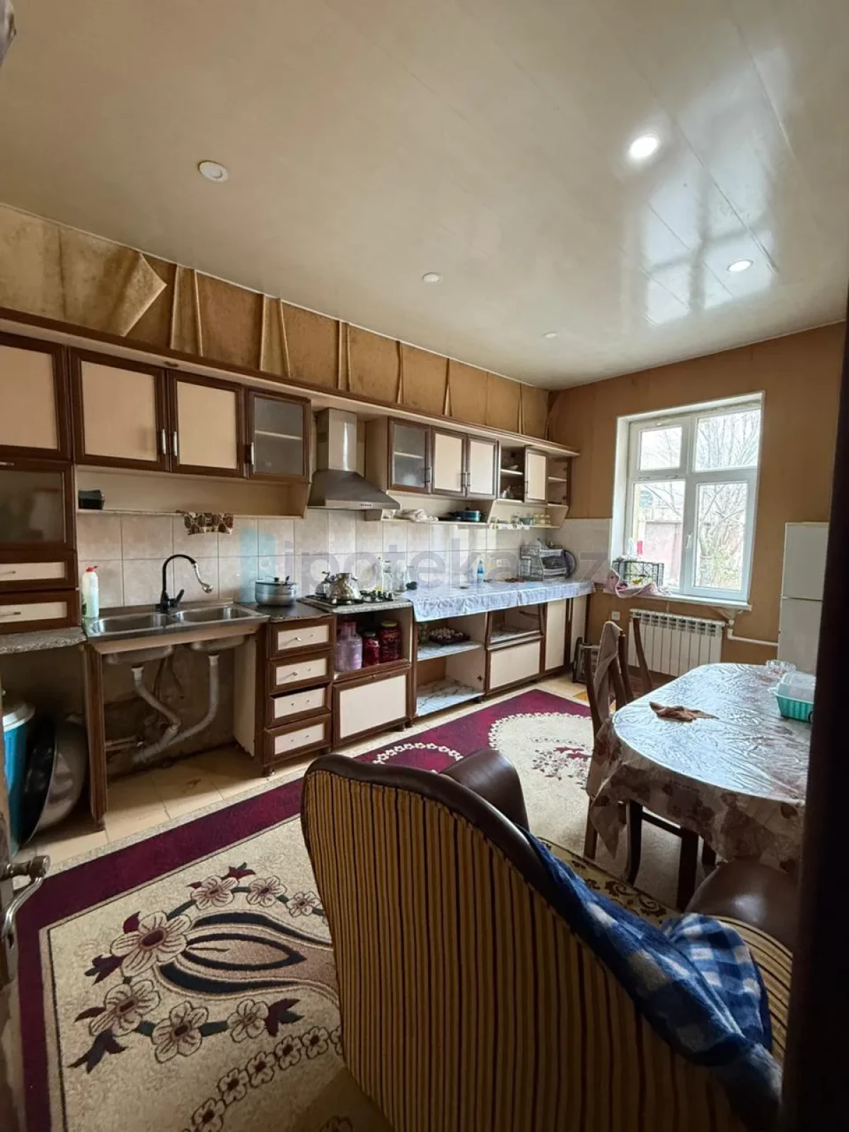 Satılır 6 otaqlı həyət evi 240 m²