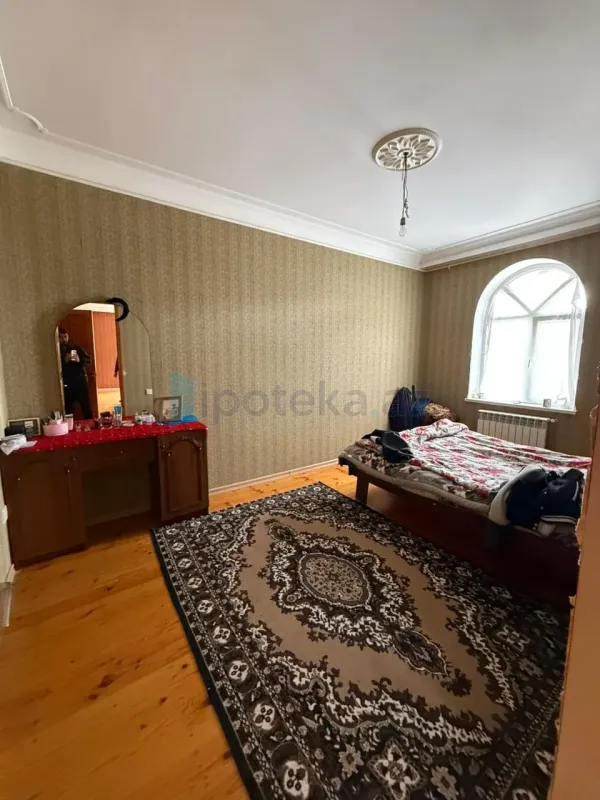 Satılır 6 otaqlı həyət evi 240 m²