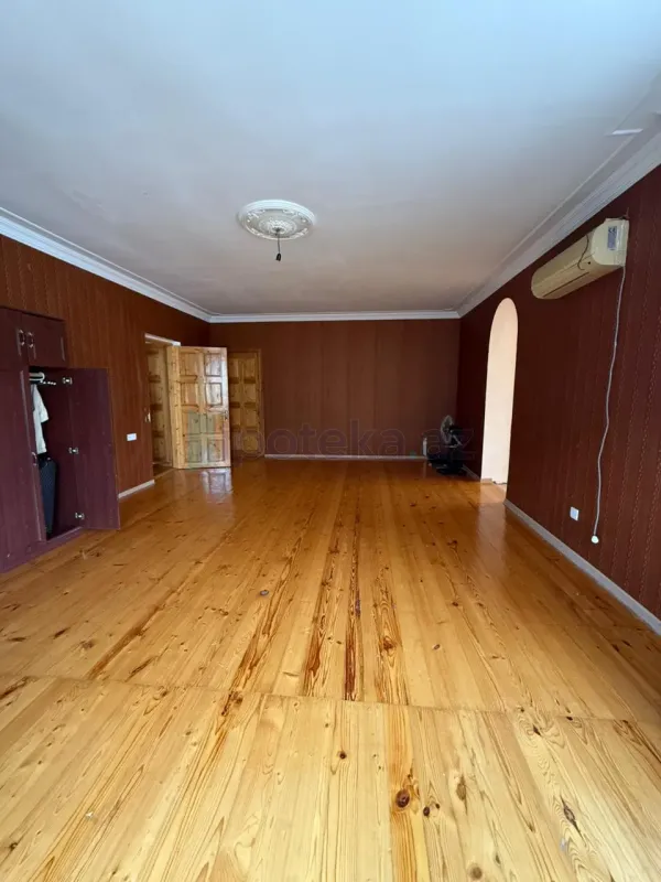 Satılır 6 otaqlı həyət evi 240 m²