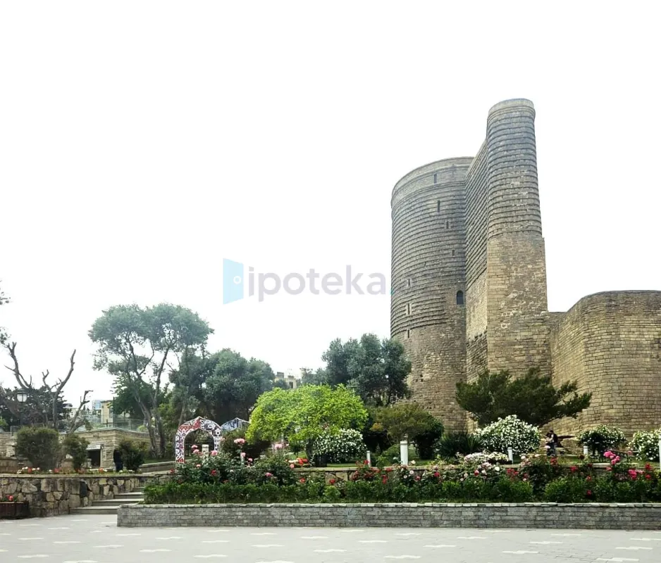 Satılır 4 otaqlı köhnə tikili 87 m²