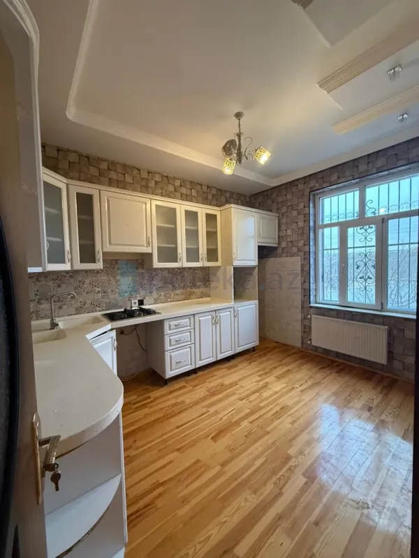 Satılır 6 otaqlı həyət evi 260 m²