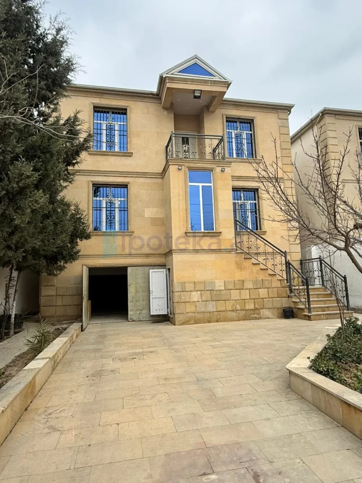 Satılır 6 otaqlı həyət evi 260 m²