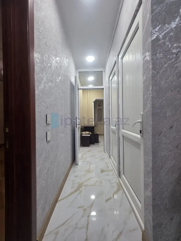 Satılır 2 otaqlı köhnə tikili 65 m²