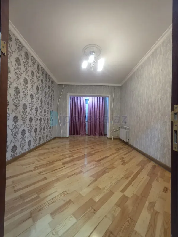 Satılır 2 otaqlı köhnə tikili 65 m²
