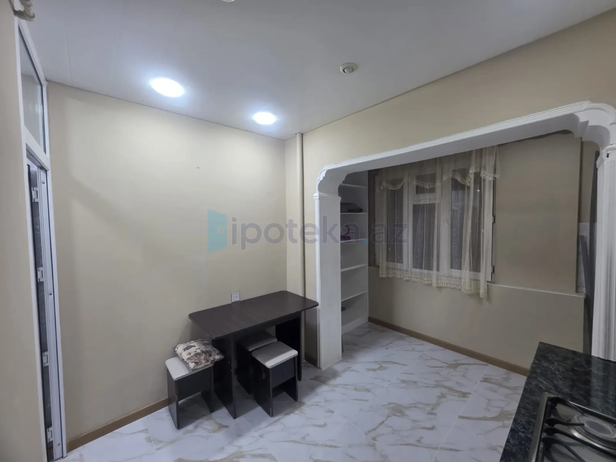 Satılır 2 otaqlı köhnə tikili 65 m²