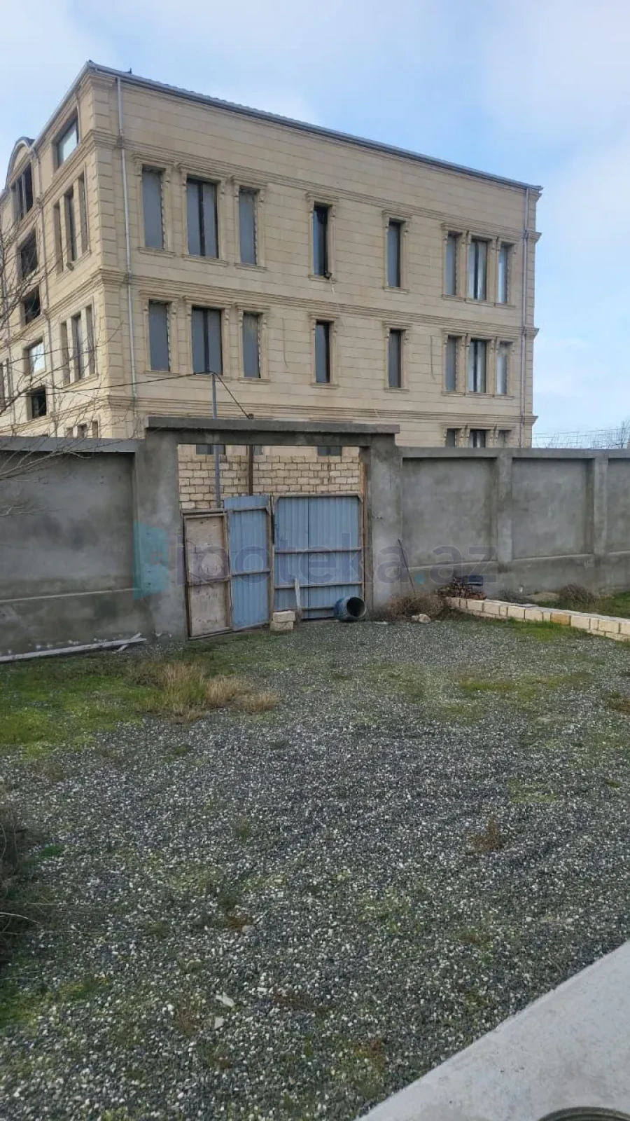 Satılır 7 otaqlı mənzil 500 m²