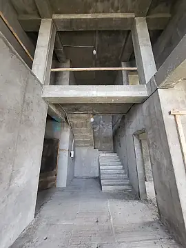 Satılır 7 otaqlı mənzil 500 m²